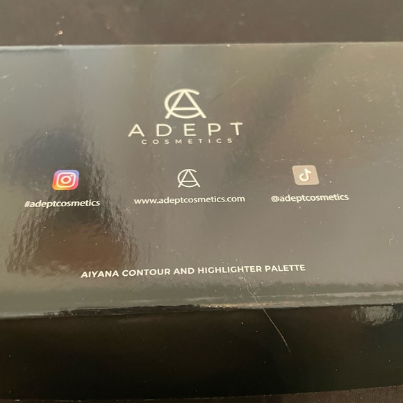 Adept Aiyana Discontinued NIB Contour & Highlighter Palette - Picture 3 of 4